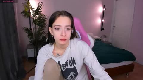 Belle online show from 12-01-25, 01:32