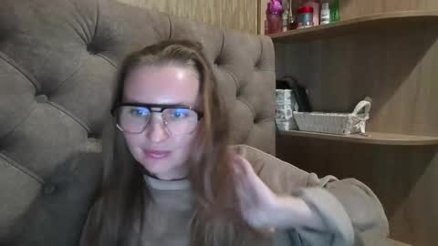 Amelia online show from 10-28-25, 05:26