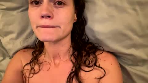 Snapshot of bellebabyboo chatting on 02-10-25, 01:22 BELLE online show from 02-10-25, 01:22