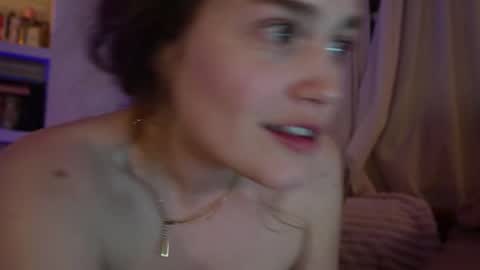 Snapshot of bellebabyboo chatting on 09-26-25, 03:27 BELLE online show from 09-26-25, 03:27