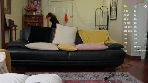 Snapshot of bellebabyboo chatting on 10-21-25, 03:29 BELLE online show from 10-21-25, 03:29