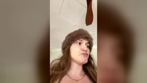 Snapshot of bellebabyboo chatting on 06-13-26, 04:32 BELLE online show from 06-13-26, 04:32