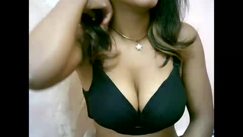 Snapshot of bellibellah chatting on 05-20-26, 06:30 BelliBellah online show from 05-20-26, 06:30