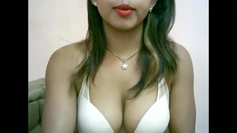 Snapshot of bellibellah chatting on 06-02-26, 11:45 BelliBellah online show from 06-02-26, 11:45