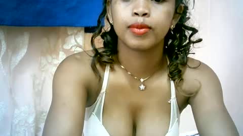 Snapshot of bellibellah chatting on 06-15-26, 05:42 BelliBellah online show from 06-15-26, 05:42