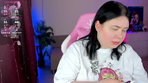 LinaBoo online show from 11-13-25, 03:33