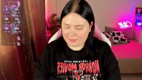 LinaBoo online show from 11-18-25, 05:56