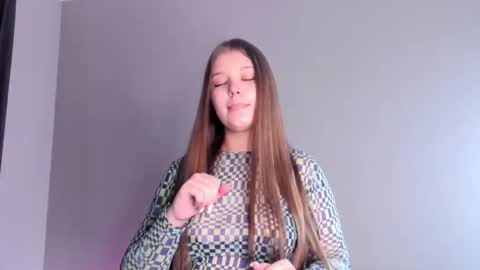 Snapshot of belvaballa chatting on 11-19-25, 01:33 Kate online show from 11-19-25, 01:33