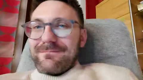 Snapshot of ben00189 chatting on 10-17-25, 08:44 ben00189 online show from 10-17-25, 08:44