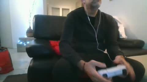 Snapshot of benbare13 chatting on 11-23-25, 08:08 benbare13 online show from 11-23-25, 08:08