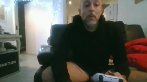 Snapshot of benbare13 chatting on 12-14-25, 07:07 benbare13 online show from 12-14-25, 07:07