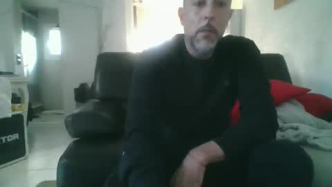 Snapshot of benbare13 chatting on 12-17-25, 02:34 benbare13 online show from 12-17-25, 02:34