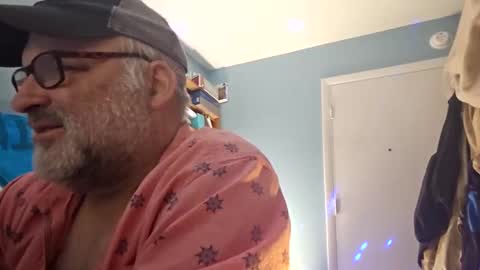 Snapshot of bendavewill chatting on 12-22-24, 06:28 Bendavewill online show from 12-22-24, 06:28