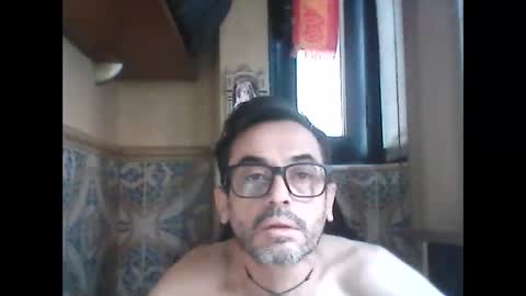 Snapshot of benidorm9 chatting on 05-24-26, 05:29 benidorm9 online show from 05-24-26, 05:29