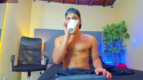 Snapshot of benjamin_more chatting on 02-16-25, 11:59 BENJAMIN online show from 02-16-25, 11:59