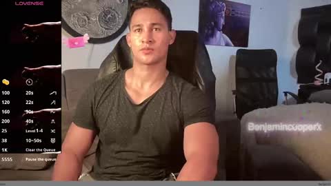 Snapshot of benjamincooperk1 chatting on 10-16-25, 06:47 benjamincooperk online show from 10-16-25, 06:47