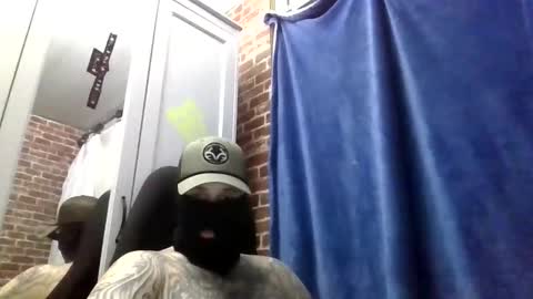 Snapshot of bennetsinit chatting on 12-18-25, 07:58 smokin n cammin online show from 12-18-25, 07:58