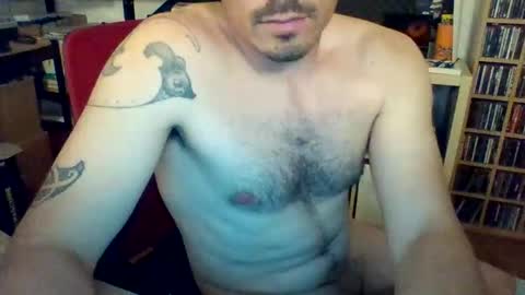 Snapshot of bennyhola chatting on 05-30-26, 12:30 BennyHola online show from 05-30-26, 12:30