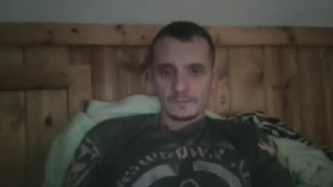 Snapshot of bennymn chatting on 11-09-25, 04:27 benny and innocentvixon online show from 11-09-25, 04:27