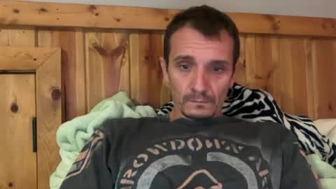 Snapshot of bennymn chatting on 06-19-26, 04:55 benny and innocentvixon online show from 06-19-26, 04:55