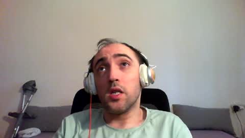 Snapshot of bentish chatting on 06-16-26, 06:49 bentish online show from 06-16-26, 06:49