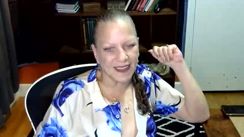 Snapshot of bentmountain chatting on 03-07-26, 01:35 DeniseDavid online show from 03-07-26, 01:35