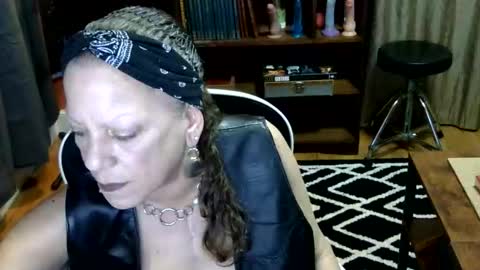 Snapshot of bentmountain chatting on 03-23-26, 12:36 DeniseDavid online show from 03-23-26, 12:36