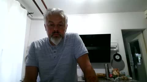 Snapshot of berg_boy chatting on 05-27-26, 04:09 Martin online show from 05-27-26, 04:09