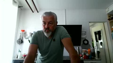 Snapshot of berg_boy chatting on 05-30-26, 08:55 Martin online show from 05-30-26, 08:55