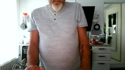 Snapshot of berg_boy chatting on 05-31-26, 04:36 Martin online show from 05-31-26, 04:36