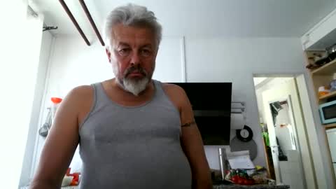 Snapshot of berg_boy chatting on 06-04-26, 10:32 Martin online show from 06-04-26, 10:32