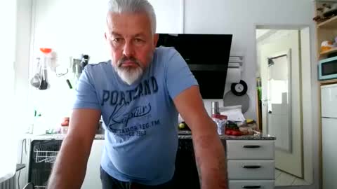 Snapshot of berg_boy chatting on 06-05-26, 10:21 Martin online show from 06-05-26, 10:21