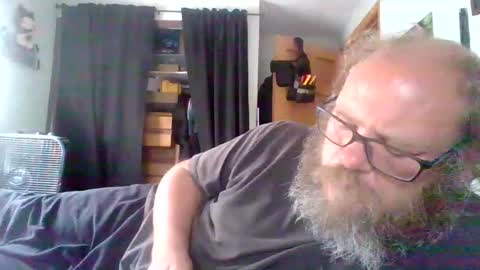 Snapshot of bergeeric1970 chatting on 06-08-26, 05:35 bergeeric1970 online show from 06-08-26, 05:35