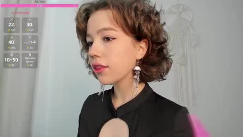 Snapshot of bermudatrait chatting on 11-17-25, 07:03 Inna online show from 11-17-25, 07:03