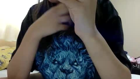 Snapshot of bermudatriangle12 chatting on 05-04-26, 10:33 tixxie online show from 05-04-26, 10:33