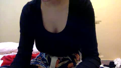 Snapshot of bermudatriangle12 chatting on 05-10-26, 08:19 tixxie online show from 05-10-26, 08:19