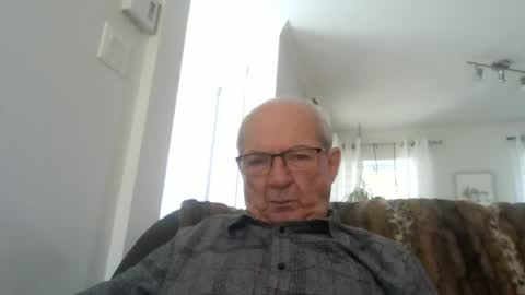 bernard1102 online show from 06-17-26, 01:34