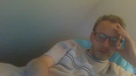 Snapshot of bernie484237 chatting on 06-03-26, 04:45 Bernie online show from 06-03-26, 04:45