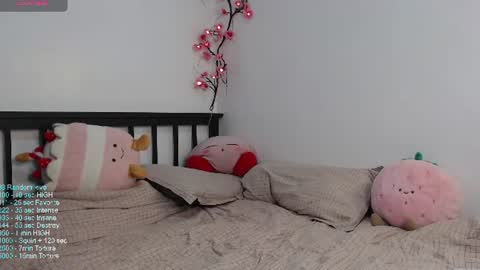 Snapshot of berrybliiss chatting on 06-28-26, 04:07 SnowClairee online show from 06-28-26, 04:07