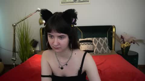 Snapshot of berrydiva chatting on 05-16-26, 06:32 Violette online show from 05-16-26, 06:32