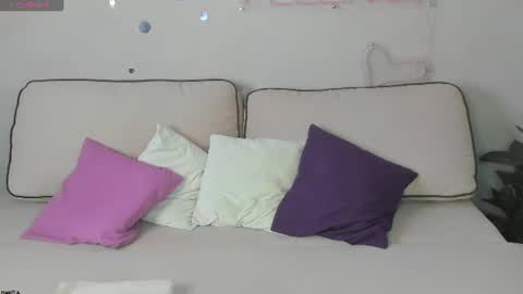 Snapshot of berta_kelly chatting on 06-15-26, 12:02 Berta online show from 06-15-26, 12:02