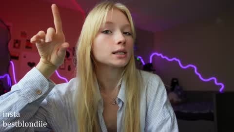 Snapshot of bestblondiiecb chatting on 01-03-25, 05:31 Chloe Next stream on Friday online show from 01-03-25, 05:31