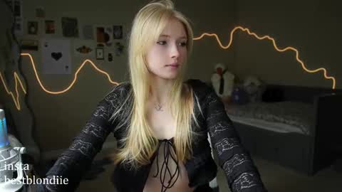 Snapshot of bestblondiiecb chatting on 03-02-25, 05:47 Chloe Next stream on Friday online show from 03-02-25, 05:47