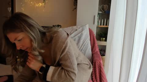 Snapshot of bestgirl_ofthe_neighborhood chatting on 12-29-24, 09:06 Vicky online show from 12-29-24, 09:06