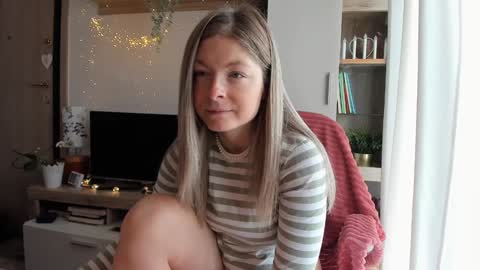 Snapshot of bestgirl_ofthe_neighborhood chatting on 01-24-25, 08:55 Vicky online show from 01-24-25, 08:55