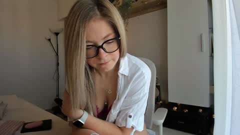 Snapshot of bestgirl_ofthe_neighborhood chatting on 09-23-25, 06:27 Vicky online show from 09-23-25, 06:27