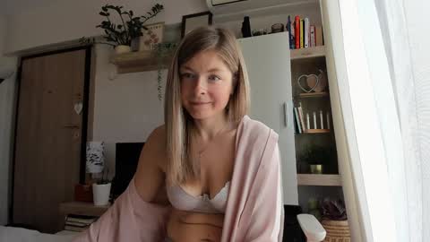 Snapshot of bestgirl_ofthe_neighborhood chatting on 10-27-25, 08:29 Vicky online show from 10-27-25, 08:29