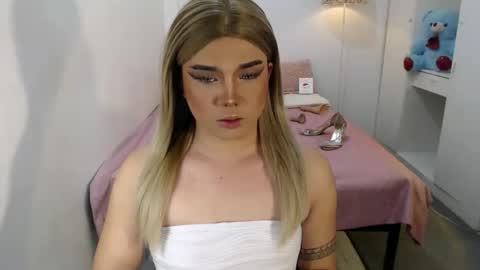 Snapshot of bestgirljulia chatting on 09-21-25, 05:20 bestgirljulia online show from 09-21-25, 05:20