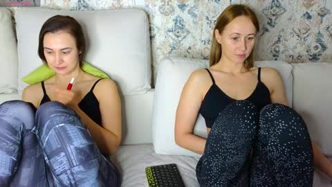 Snapshot of bestgirls2021 chatting on 01-30-25, 05:09 Hellen and Natali online show from 01-30-25, 05:09