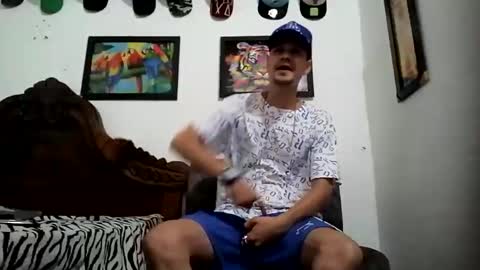 Snapshot of bestia_salvaje chatting on 01-17-25, 11:29 Andres online show from 01-17-25, 11:29